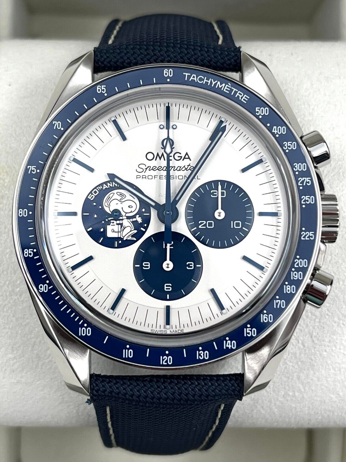 Omega Speedmaster Snoopy 310.32.42.50.02.001