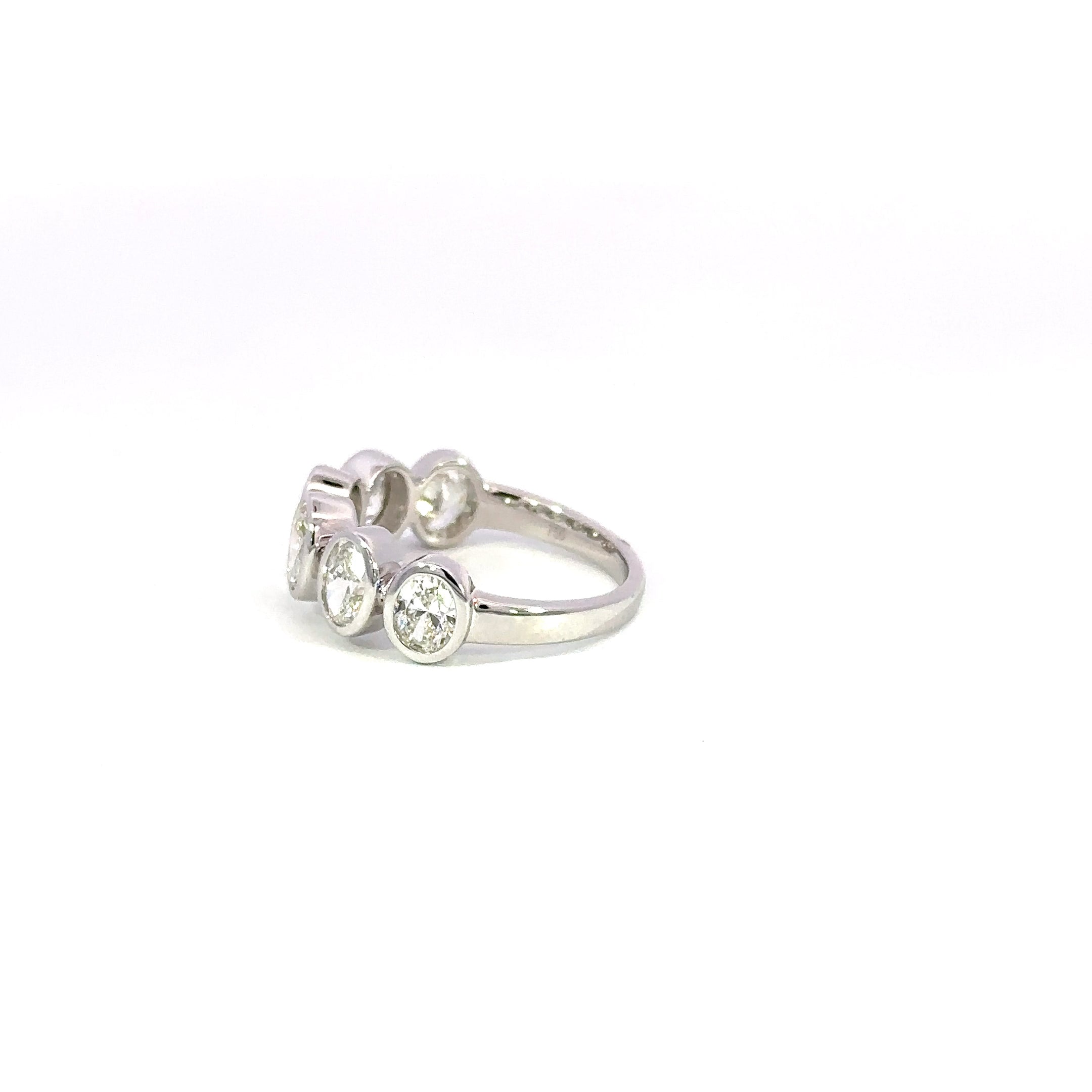 18kt wg Six Oval Diamond Ring