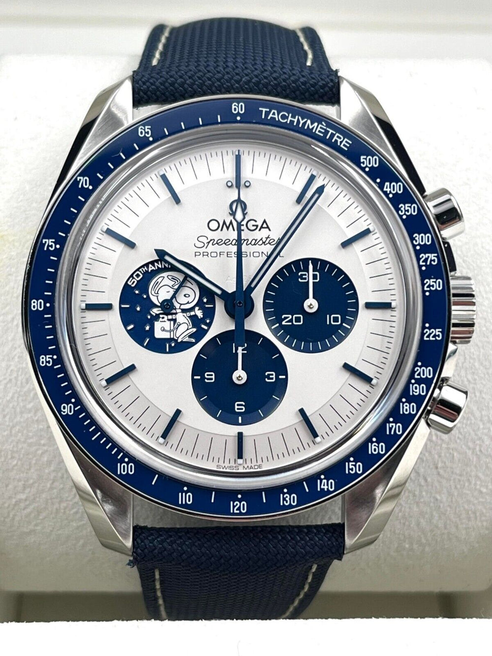Omega Speedmaster Snoopy 310.32.42.50.02.001