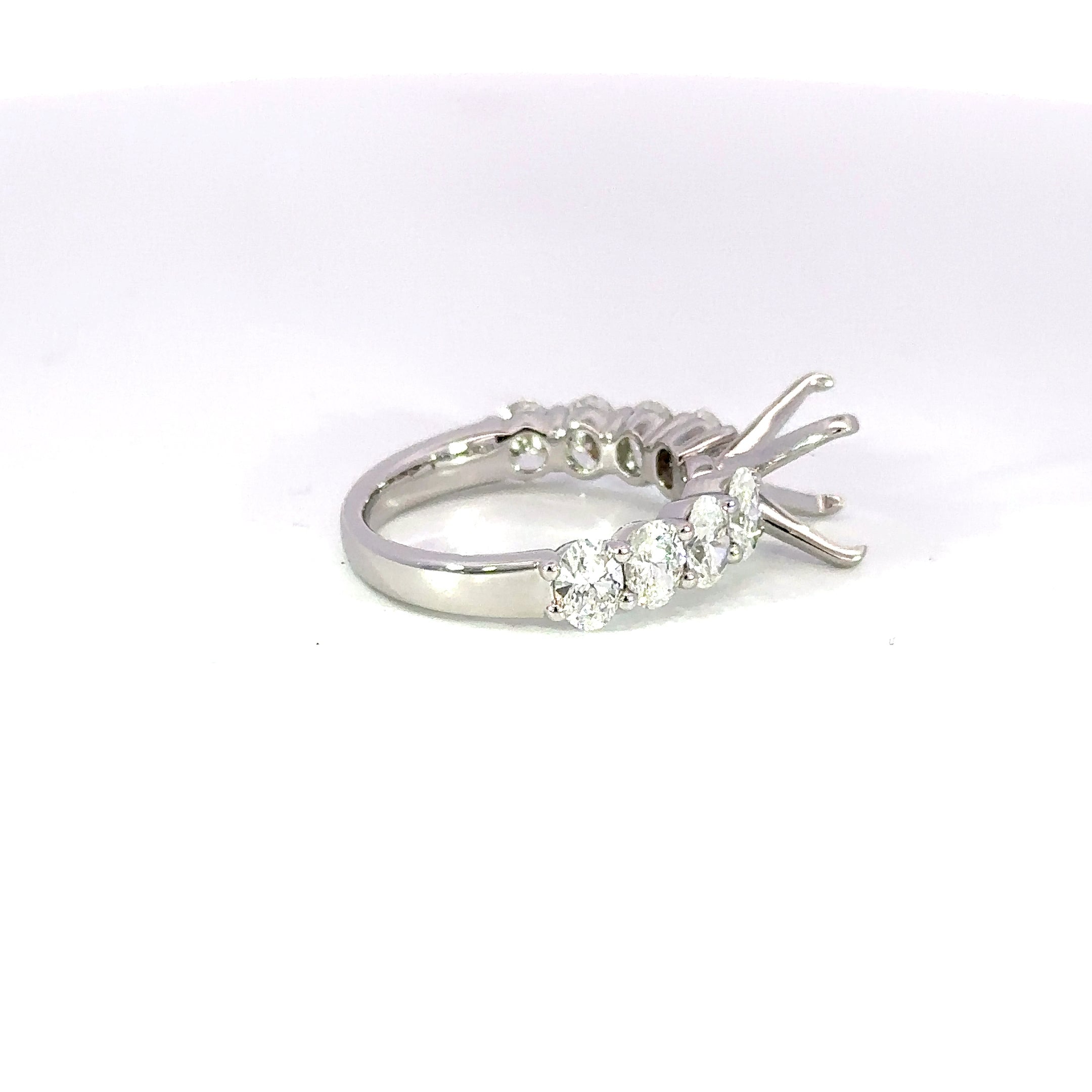 18kt wg Dia Eng. Ring Semi Mou