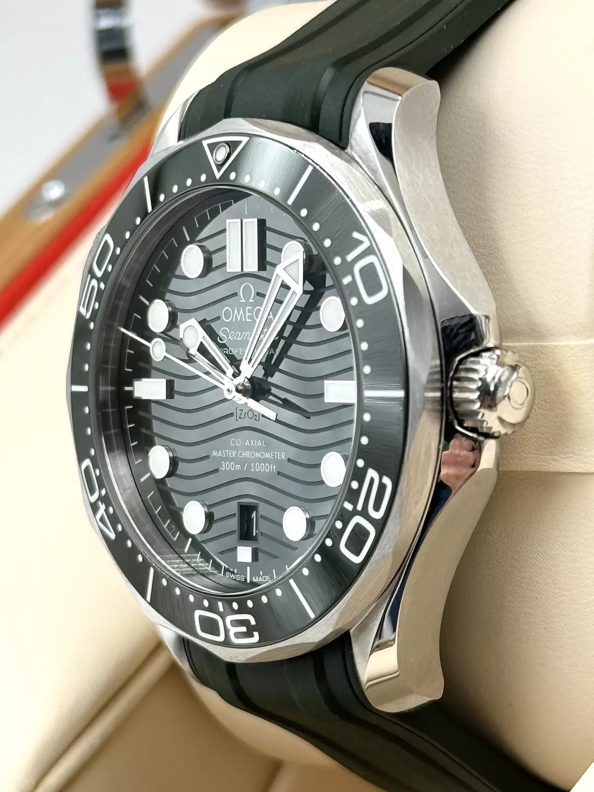 Omega Seamaster 300M 210.32.42.20.10.001