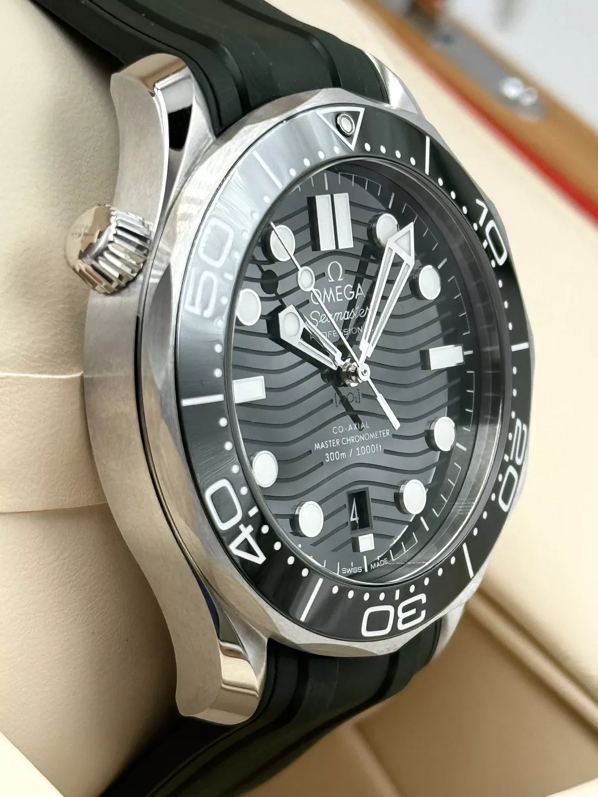 Omega Seamaster 300M 210.32.42.20.10.001