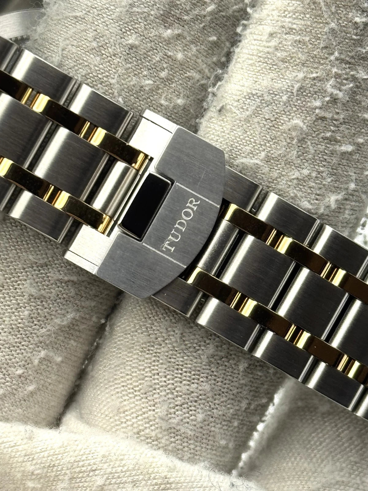 Tudor Royal 28503
