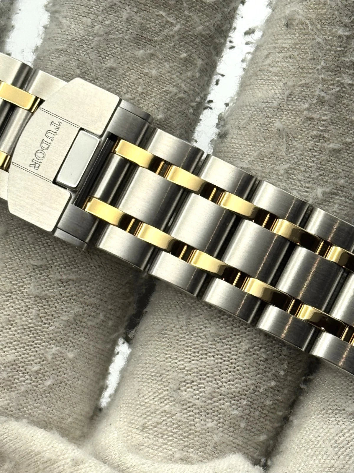 Tudor Royal 28503
