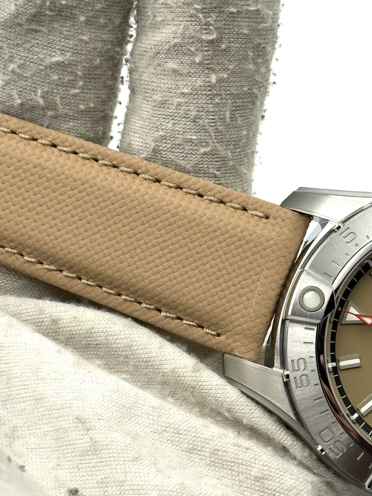 Breitling Avenger AB0147