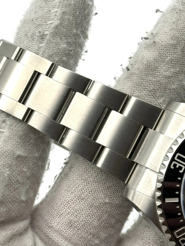 Rolex Sea-Dweller 126600